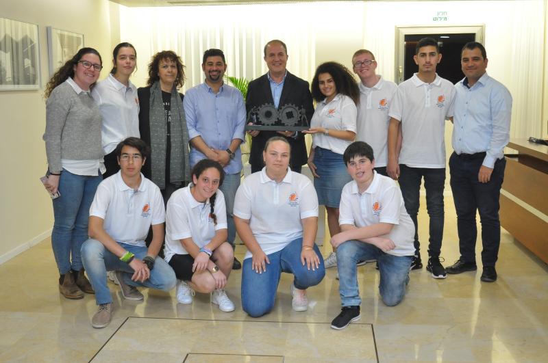 הנוער לשלטון