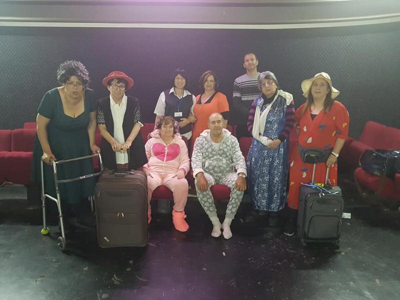  קבוצת התאטרון הקהילתית 'ברמוזה' פותחת סדנה חדשה  לבוגרים מתחילים .                                                        